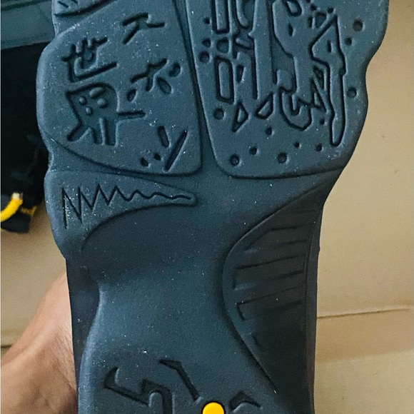 Jordan 9 Retro Black , Dark Charcoal, & University Gold - Picture 7 of 7